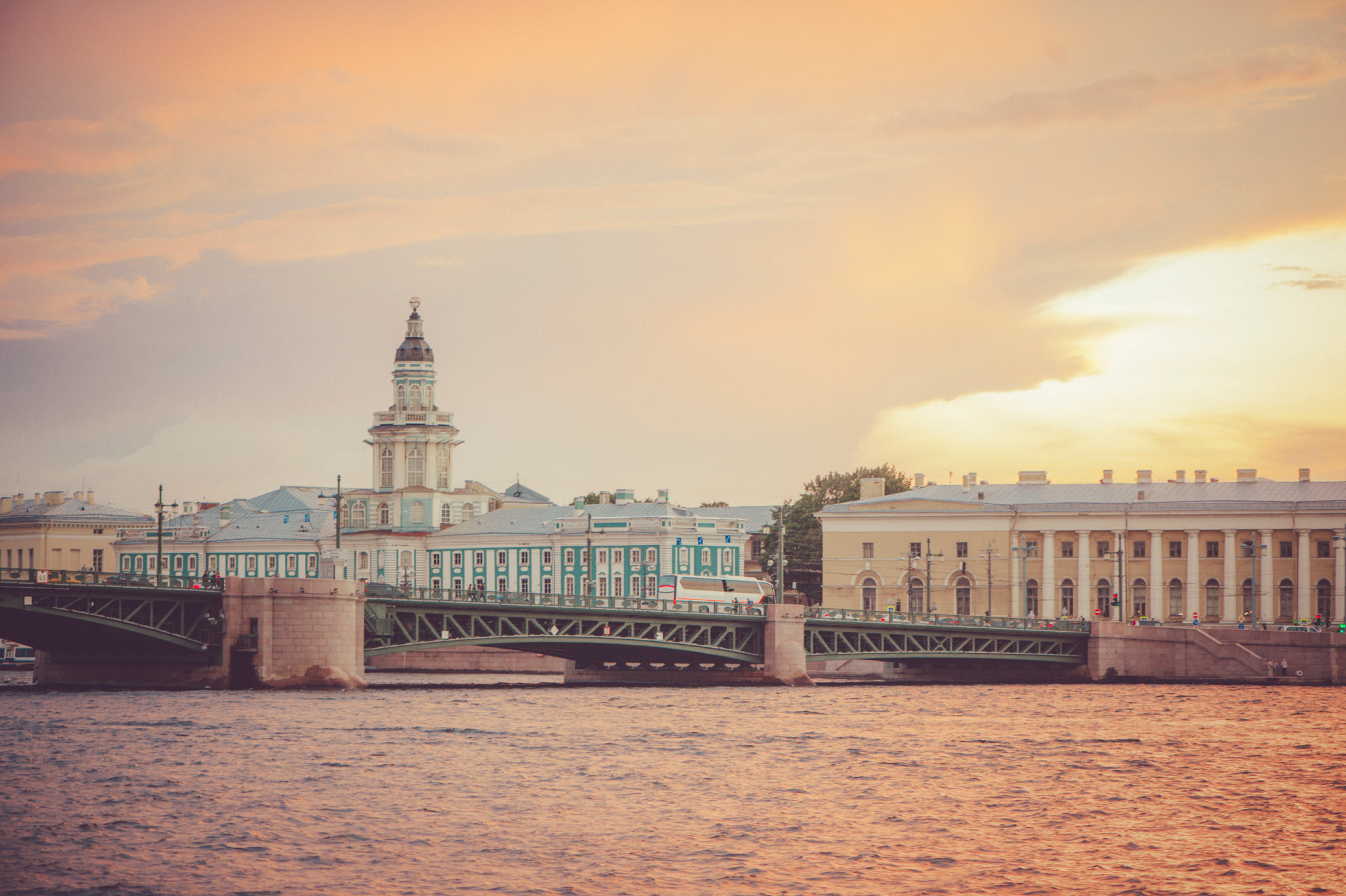 Saint Petersbourg soleil de minuit