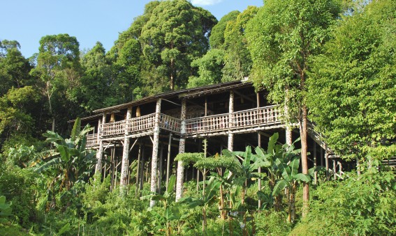 Maison des Iban à Bornéo