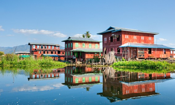 Maisons sur le lac Inle en Birmanie
