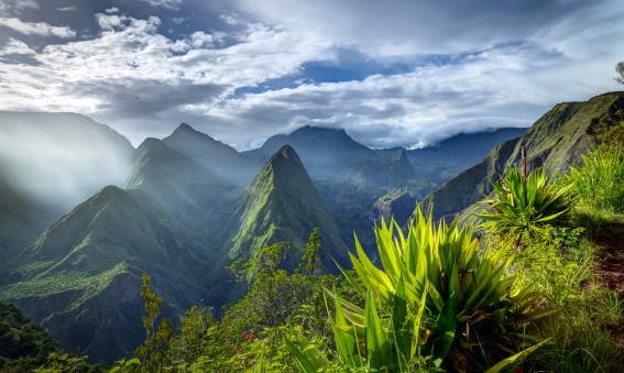 Vue sur le cirque de Mafate à La Réunion