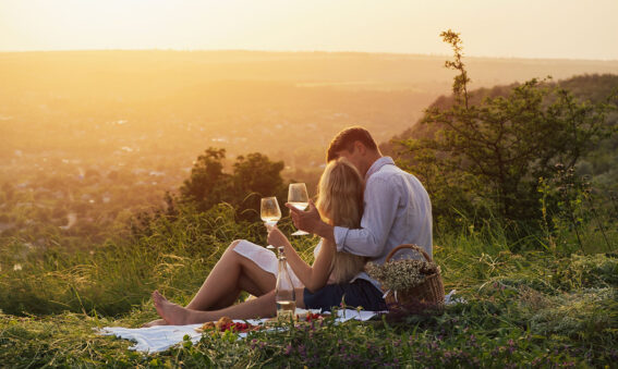 Couple en pique-nique en Toscane