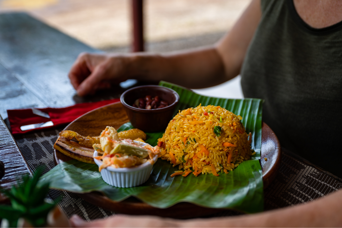 La cuisine costaricienne est généreuse et riche en fruits et légumes locaux !